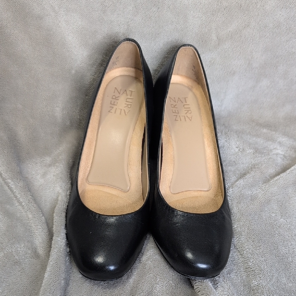 Naturalizer Classic Black  Chunky Heels Size 7M